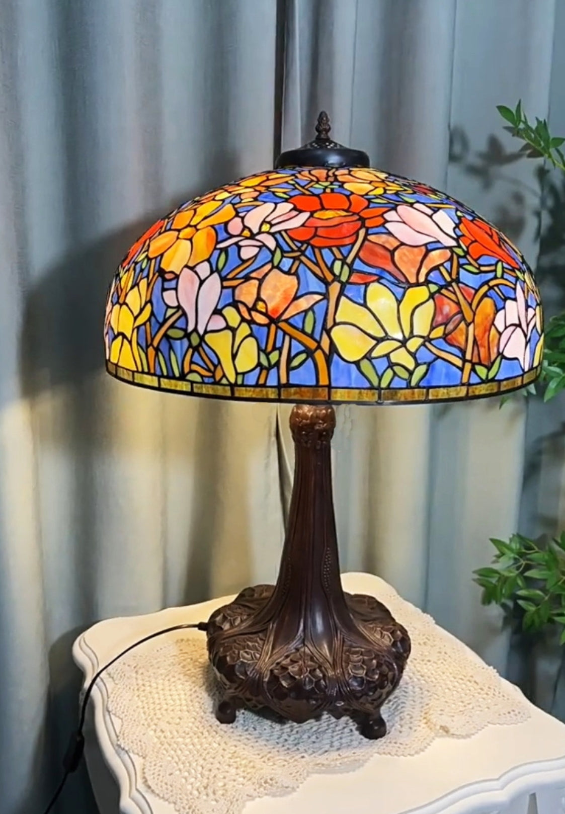 Huge 22 inch wide Magnolia Flower Tiffany Table Lamp(only 1)