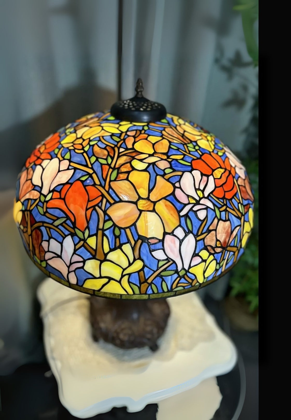 Huge 22 inch wide Magnolia Flower Tiffany Table Lamp(only 1)