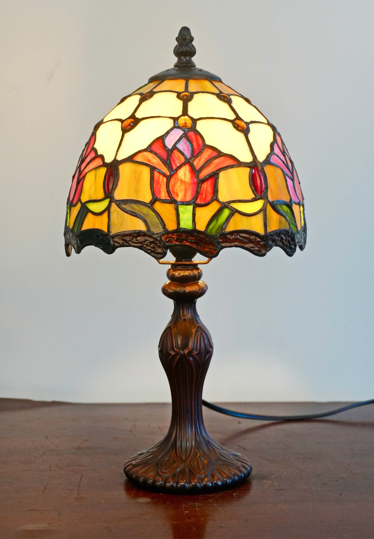 8-Inch Red Tulip Tiffany-Style Small Table Lamp