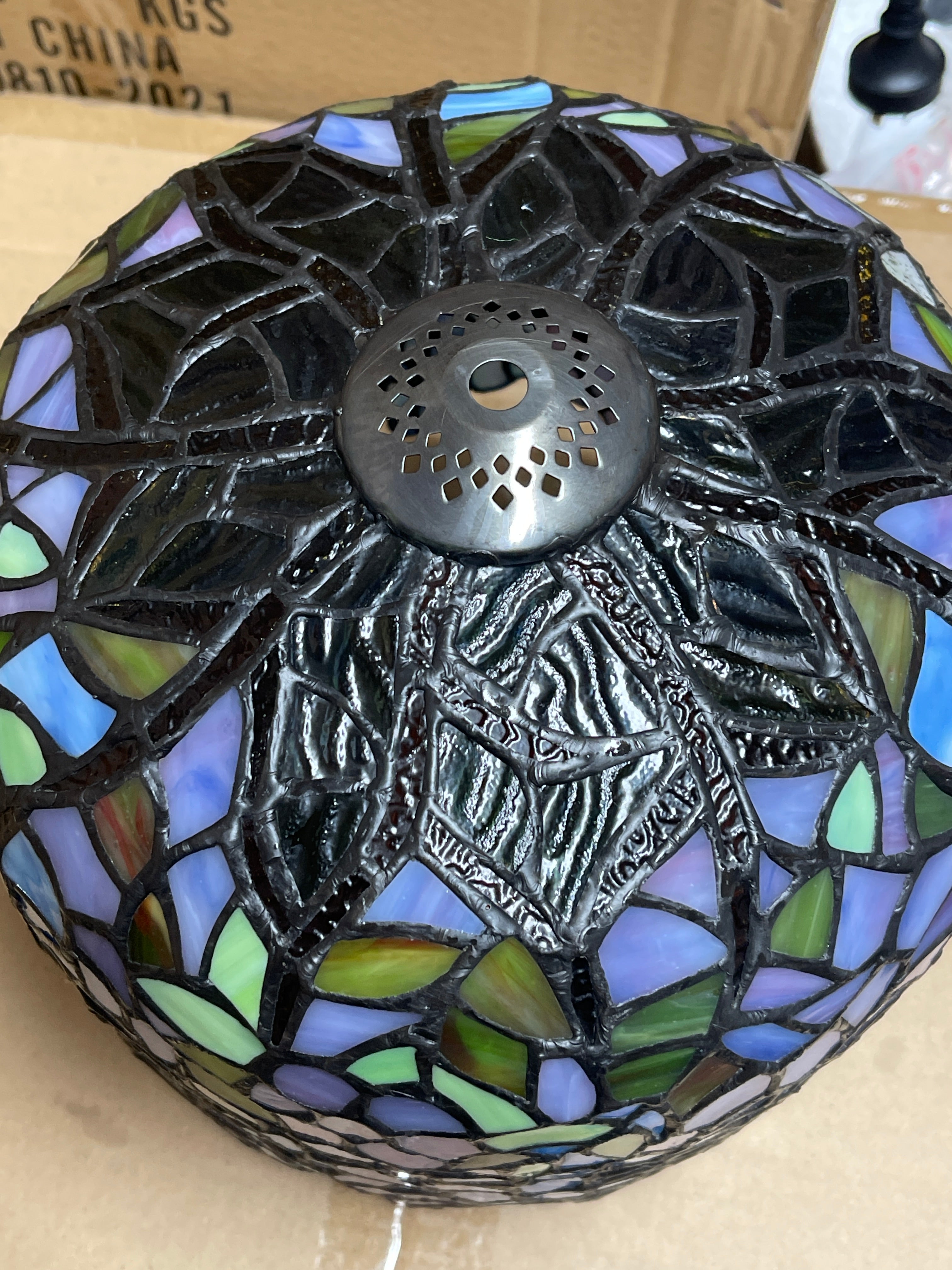 Elegant  Wisteria design Stained Glass Tiffany Table Lamp