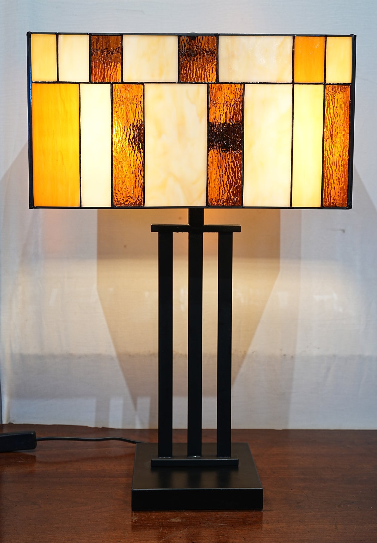 Large Modern Geometric Stained Glass Table Lamp – Amber Gold