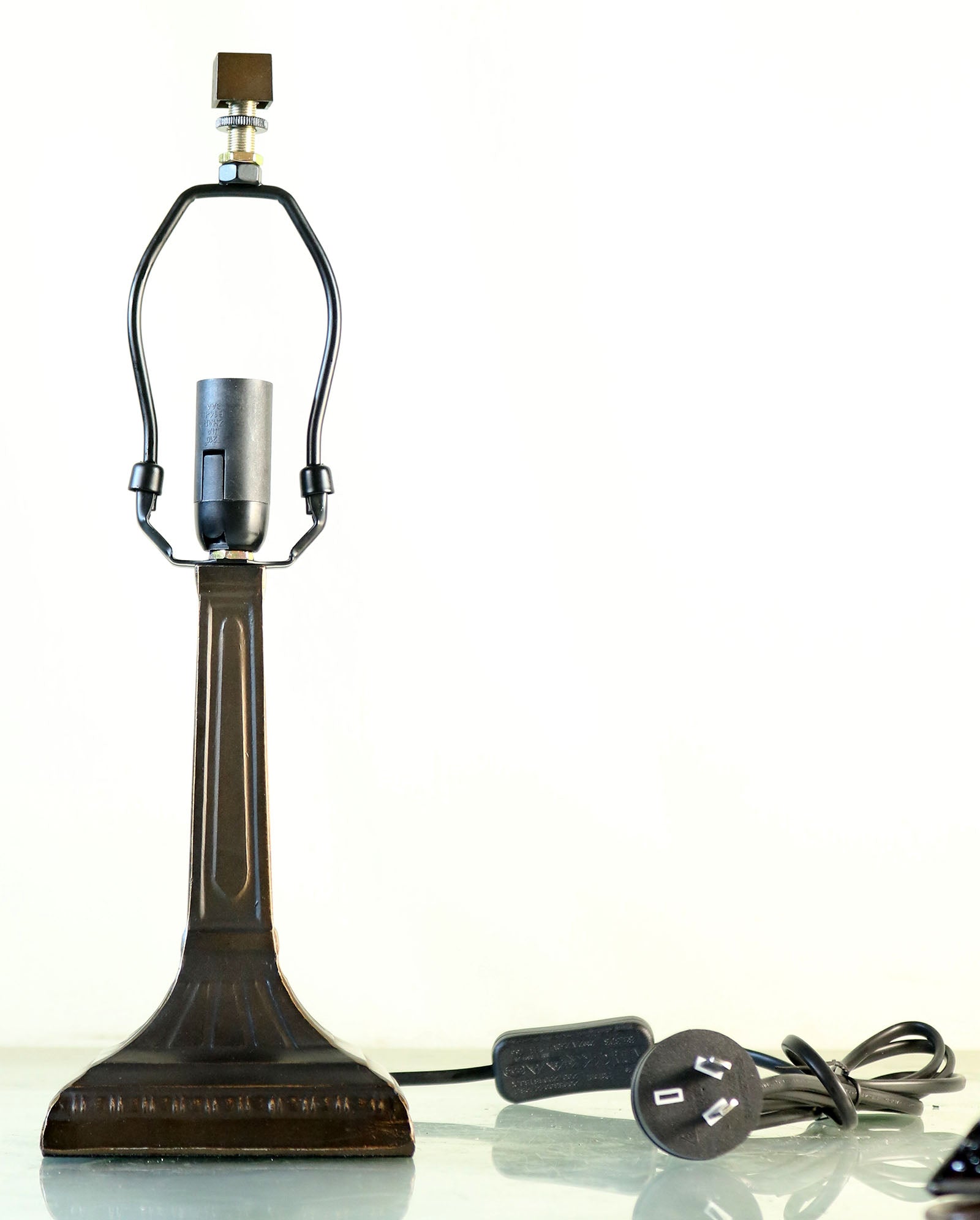 Classical 9"Square Shade  Mission Style Mini Tiffany Desk Lamp