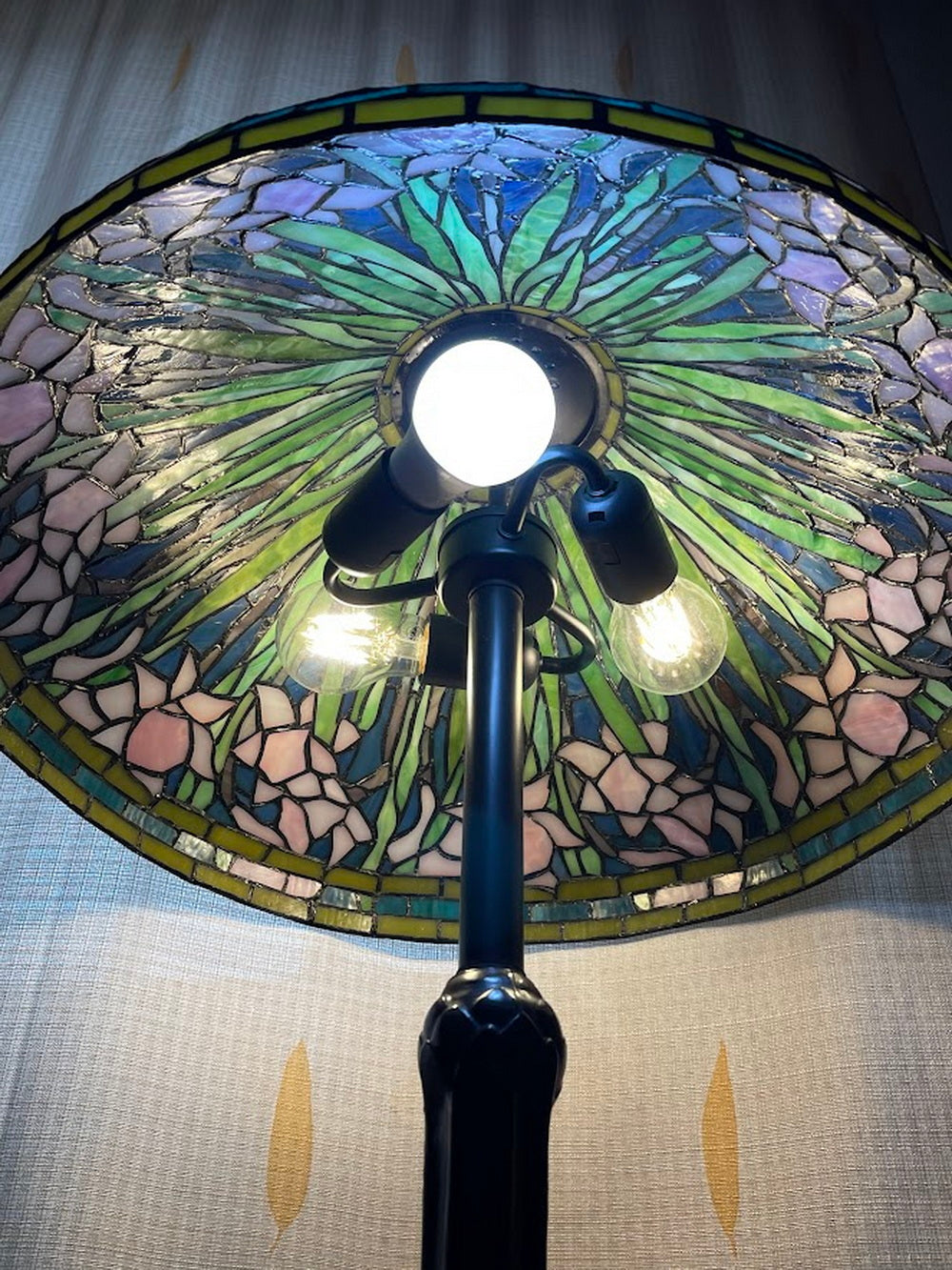 Gorgeous Huge 20" Legend Collection Daffodil Flower Tiffany Table Lamp