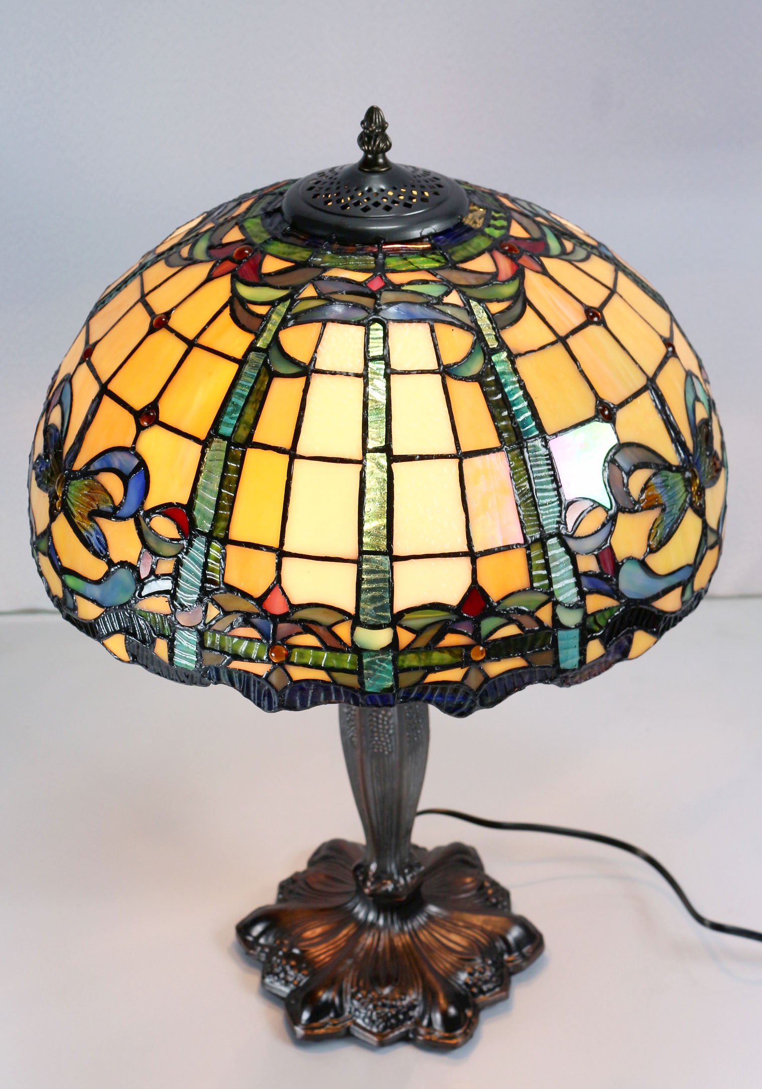 16" Poshe Dragonfly  Tiffany Table Lamp  with Art Décor Base