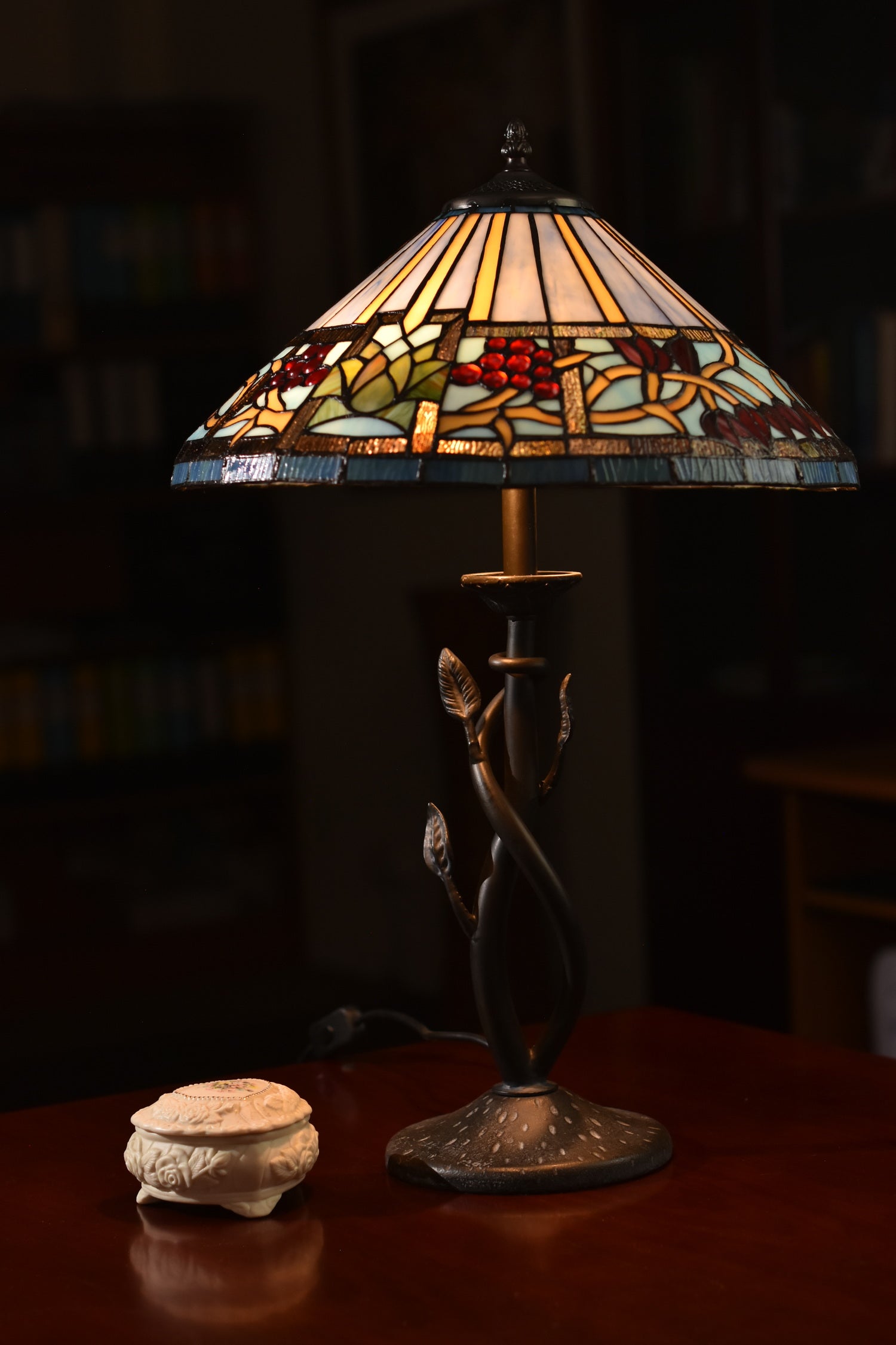 16" Red Fruit Berry Bean Wisteria Tiffany Table Lamp Country and Rustic Style Iron base