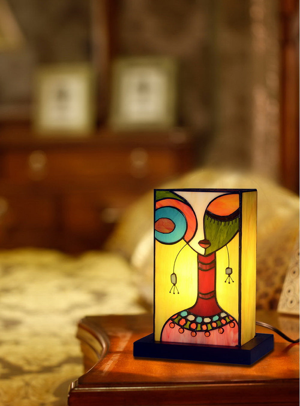 Impression Art Deco Fashion Girl Tiffany Leadlight Art Deco Stained Glass Accent Lamp